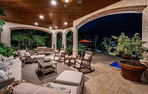 Exterior, Pool, Recessed Lighting