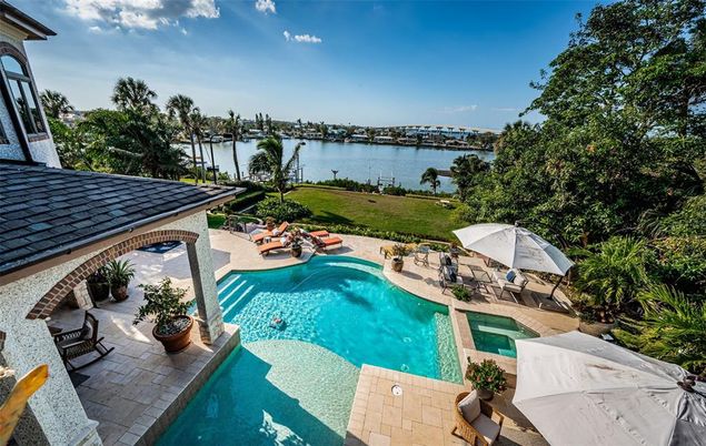 Exterior, Pool, Water