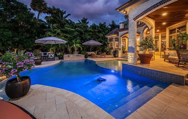 Exterior, Pool
