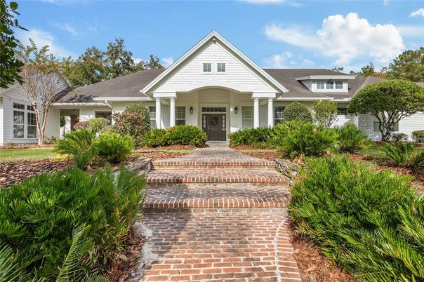 Exterior, Facade, Ranch