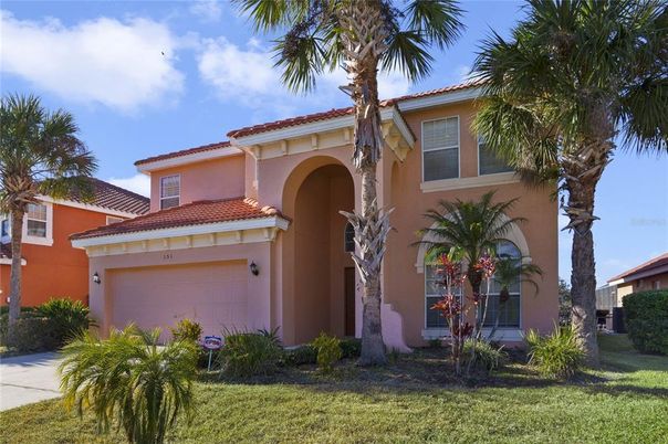 Attached, Exterior, Facade, Mediterranean