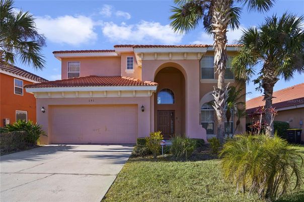 Attached, Exterior, Facade, Mediterranean