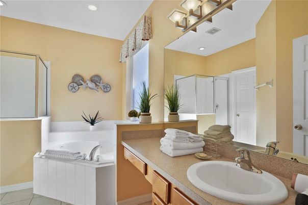 Bathroom, Dual Sink Vanities, Interior, Recessed Lighting