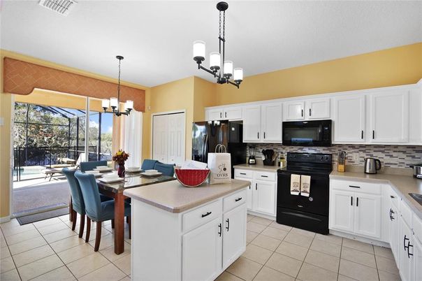 Chandelier, Dining room, Interior, Kitchen, Pendant Lights, Stainless Steel Appliances