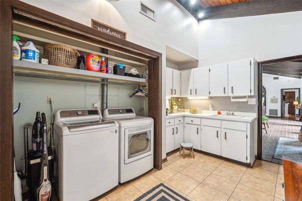 Interior, Washer, Wooden Beams, Wooden Ceilings