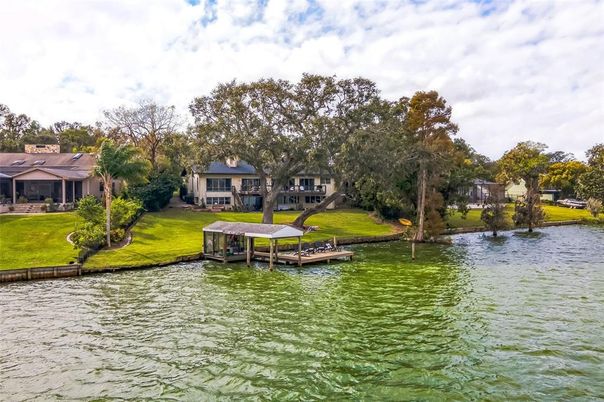 Exterior, Lake
