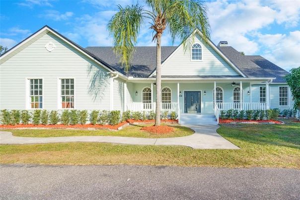 Exterior, Facade, Ranch