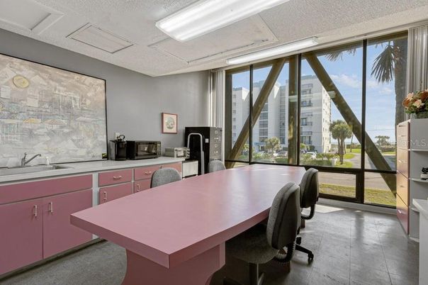 Home Office, Interior