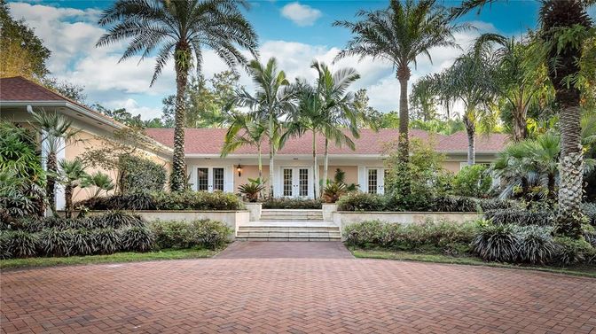 Exterior, Facade, Ranch