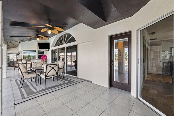 Dining room, Interior