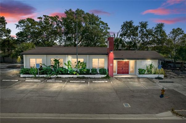 Exterior, Facade, Ranch