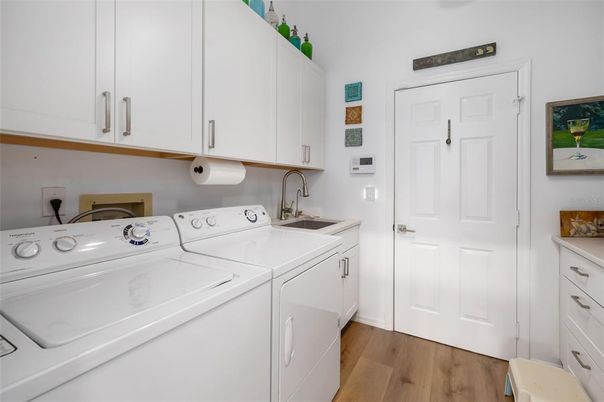 Interior, Washer, Wood Texture Flooring