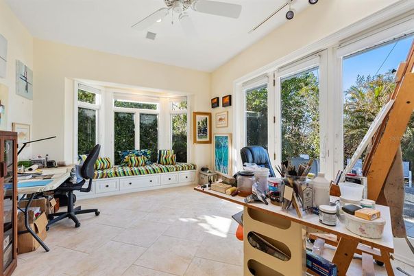 Home Office, Interior