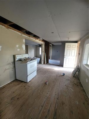 Interior, Washer, Wood Texture Flooring