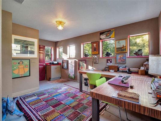 Home Office, Interior