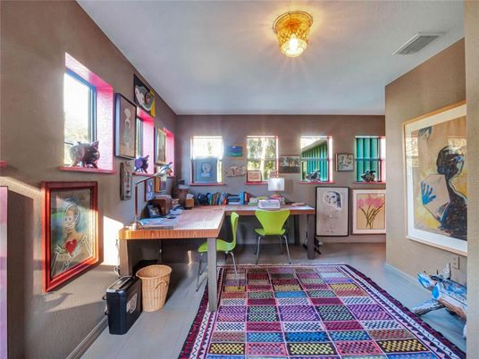 Home Office, Interior