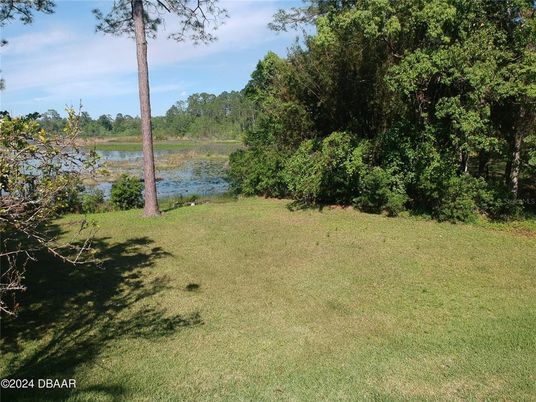 Exterior, Lake