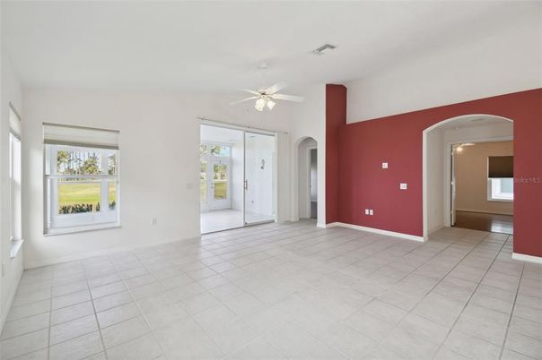 Empty room, Interior