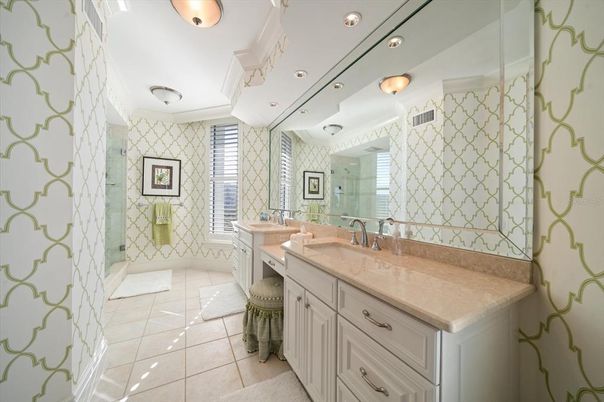 Bathroom, Interior, Recessed Lighting