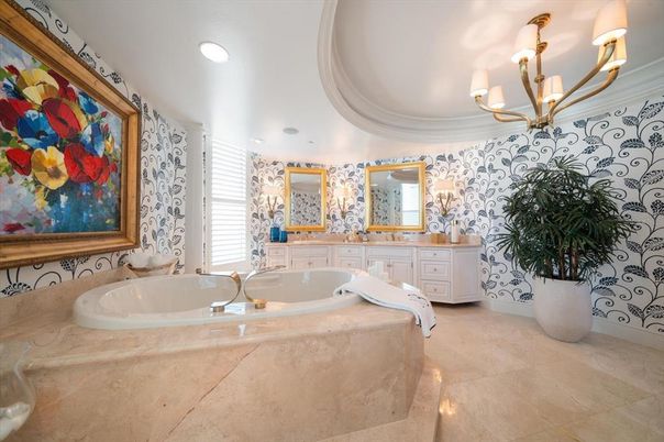 Bathroom, Dual Sink Vanities, Interior, Recessed Lighting
