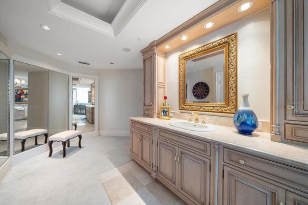 Bathroom, Dual Sink Vanities, Interior, Recessed Lighting