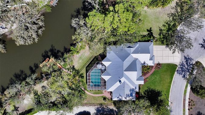 Exterior, Drone