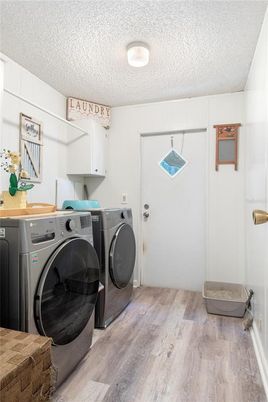 Interior, Washer, Wood Texture Flooring