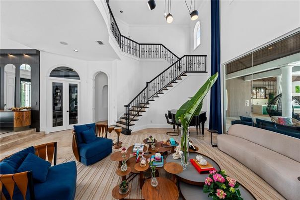 Interior, Living room, Pendant Lights, Piano, Recessed Lighting
