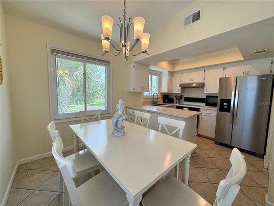Chandelier, Dining room, Interior, Kitchen, Stainless Steel Appliances
