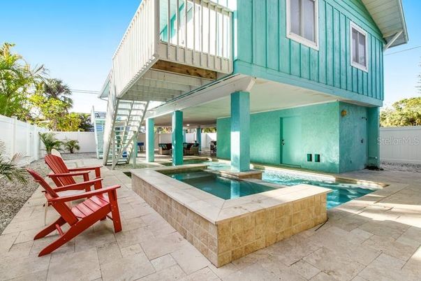 Exterior, Pool