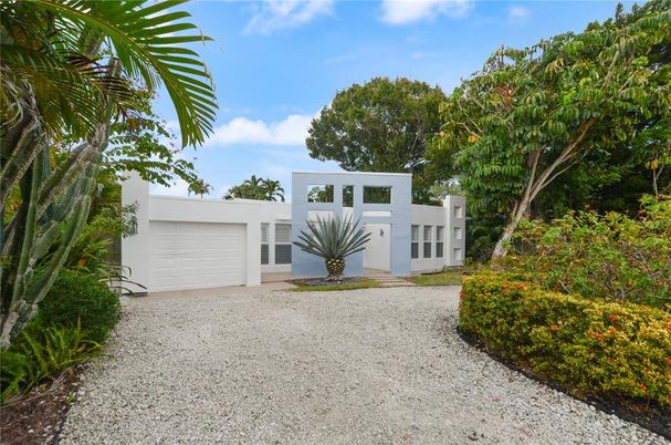 Attached, Backyard, Exterior, Facade, Modern
