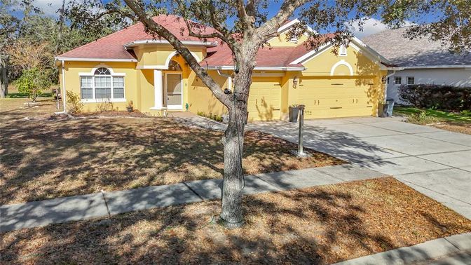 Attached, Exterior, Facade, Ranch