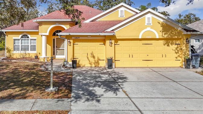 Attached, Exterior, Facade, American Craftsman