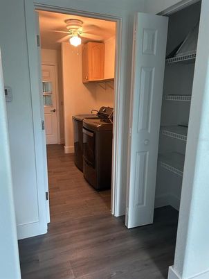 Interior, Washer, Wood Texture Flooring