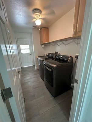 Interior, Washer, Wood Texture Flooring