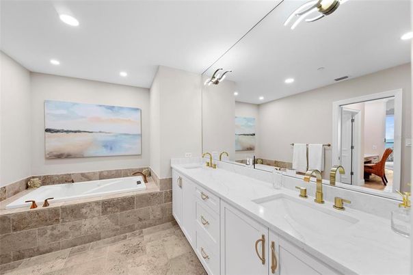 Bathroom, Dual Sink Vanities, Interior, Recessed Lighting