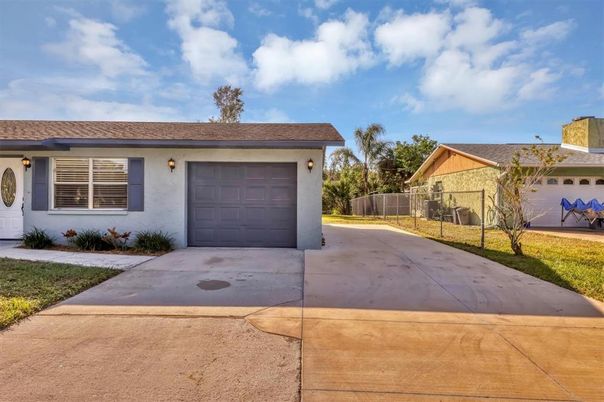 Attached, Exterior, Facade, Ranch