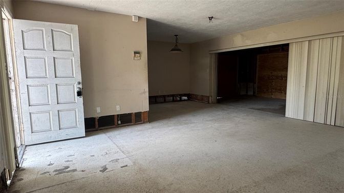 Empty room, Interior, Pendant Lights