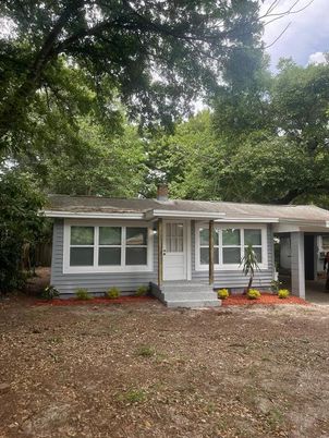 Exterior, Facade, Ranch