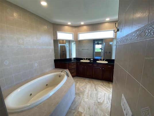 Bathroom, Dual Sink Vanities, Interior, Recessed Lighting