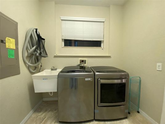 Interior, Washer, Wood Texture Flooring