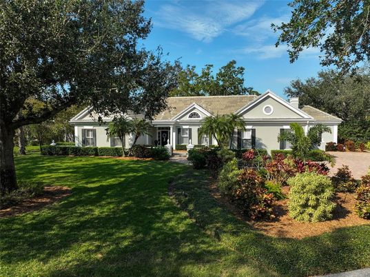 Backyard, Exterior, Facade, Ranch