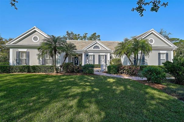 Backyard, Exterior, Facade, Ranch