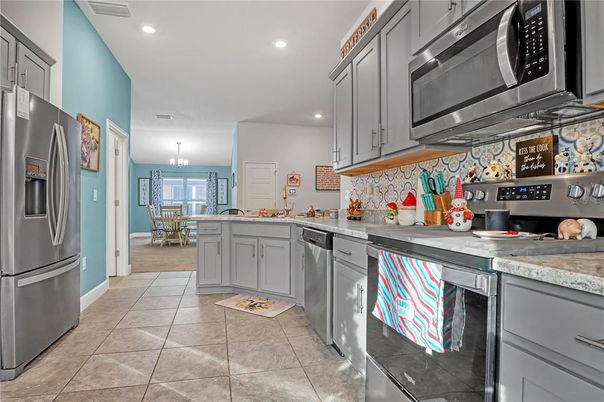 Chandelier, Dining room, Interior, Kitchen, Recessed Lighting, Stainless Steel Appliances