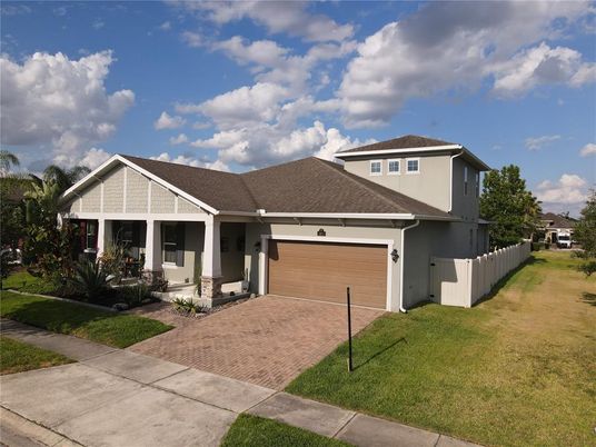 Attached, Exterior, Facade, American Craftsman