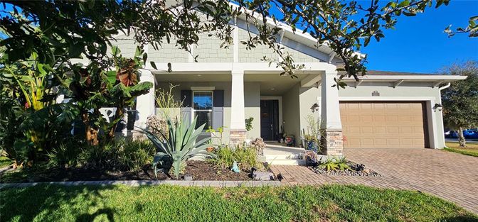 Attached, Exterior, Facade, American Craftsman