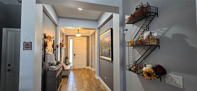 Interior, Pendant Lights, Recessed Lighting, Wood Texture Flooring