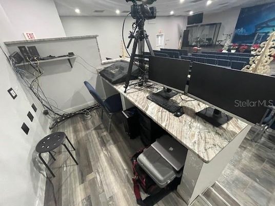 Fitness Equipment, Interior, Recessed Lighting, Wood Texture Flooring