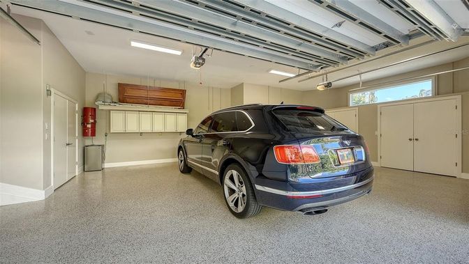 Garage, Interior