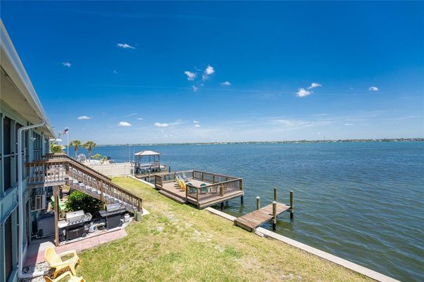Exterior, Lake